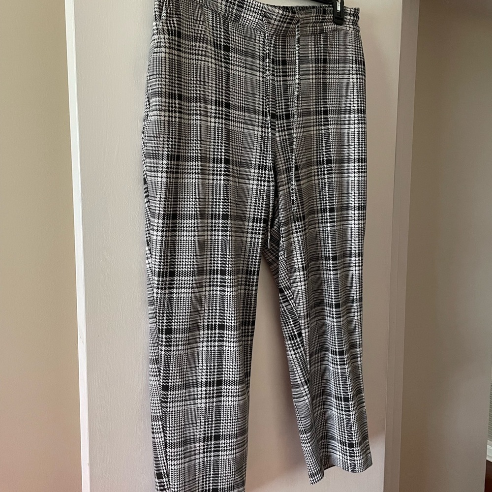 Plaid a new day pants. Size 16-20